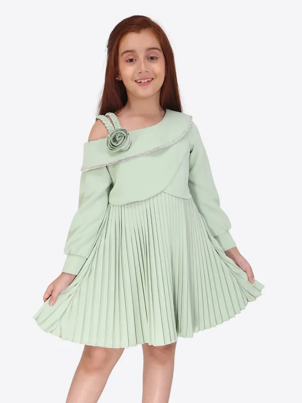 Charming_Green_Fit_and_Flare_Dress_for_Girls