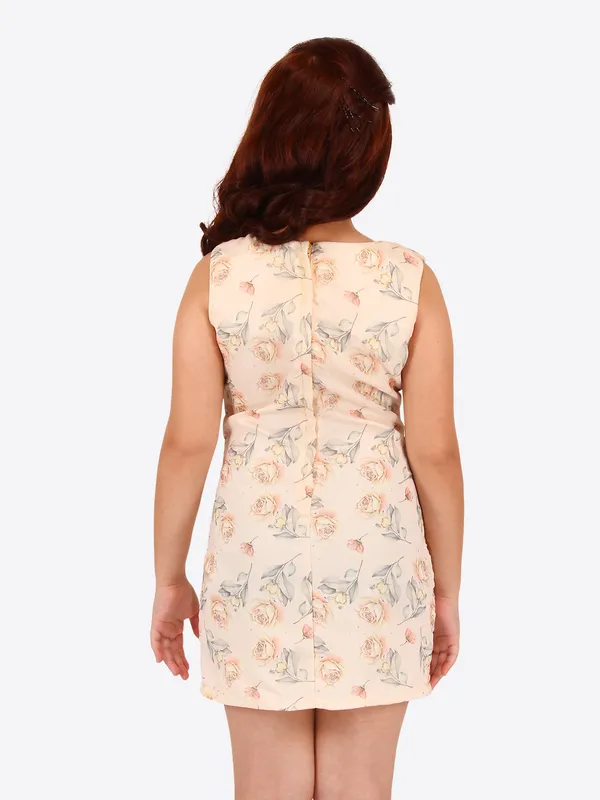 Cutecumber_Beige_ruched_shift_dress_with_full_sleeve_chenille_shrug