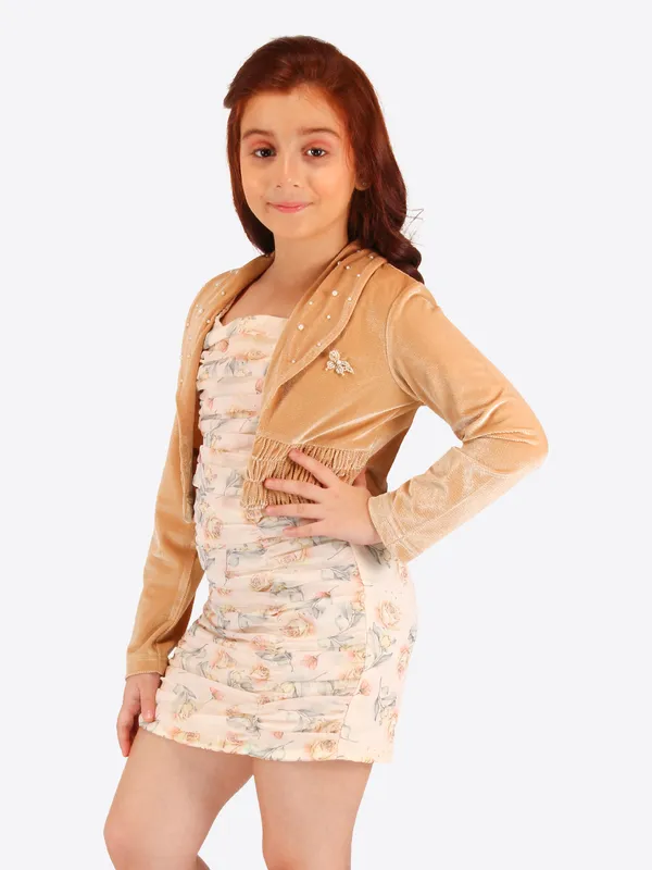 Cutecumber_Beige_ruched_shift_dress_with_full_sleeve_chenille_shrug