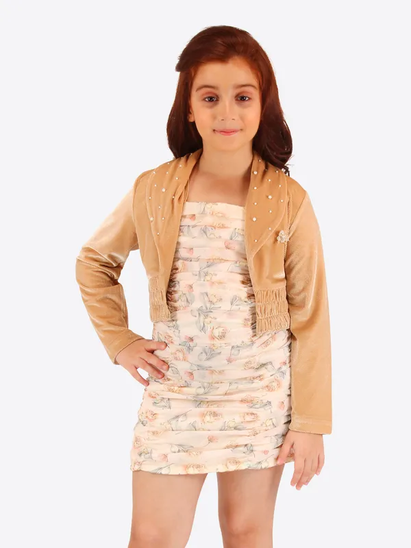 Cutecumber_Beige_ruched_shift_dress_with_full_sleeve_chenille_shrug