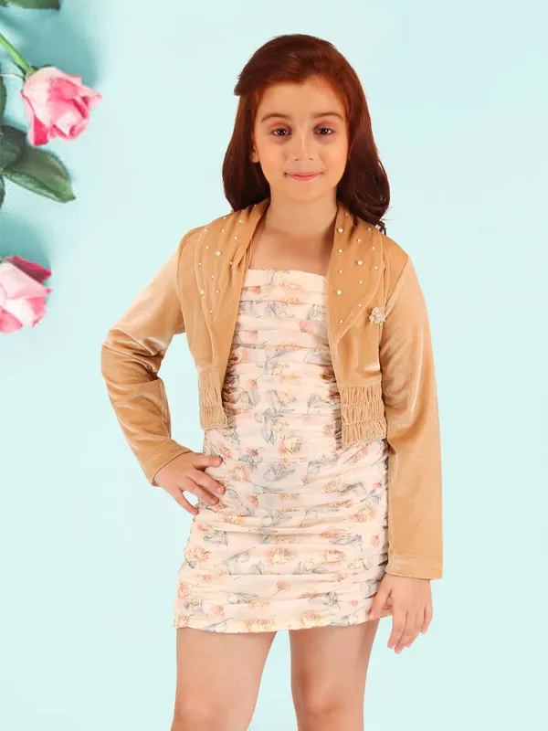 Cutecumber_Beige_ruched_shift_dress_with_full_sleeve_chenille_shrug