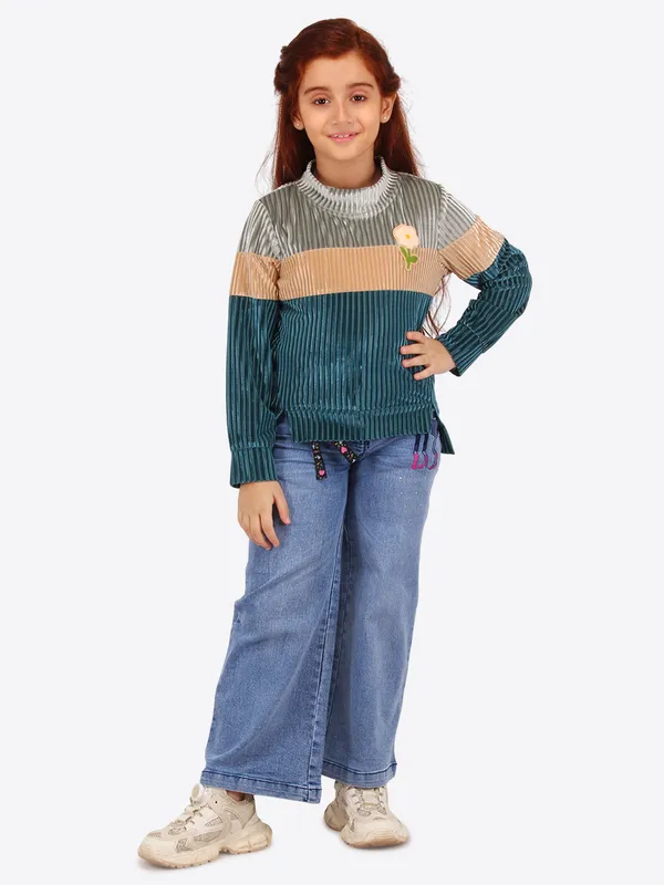 Cutecumber_Color_Blocked_Full_Sleeve_Sweatshirt_for_Women,_Chenille_Fabric,_Zip_Closure_on_Back,_Soft_&_Cozy_for_Everyday_Wear_|_CC8625A-TELL
