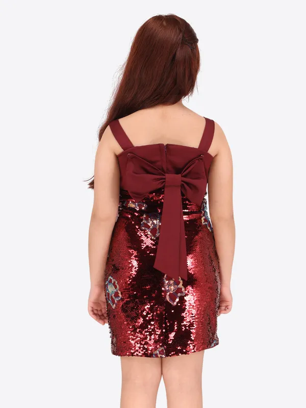Plum_Polyester_Sleeveless_Regular_Partywear_Dress_For_Girls