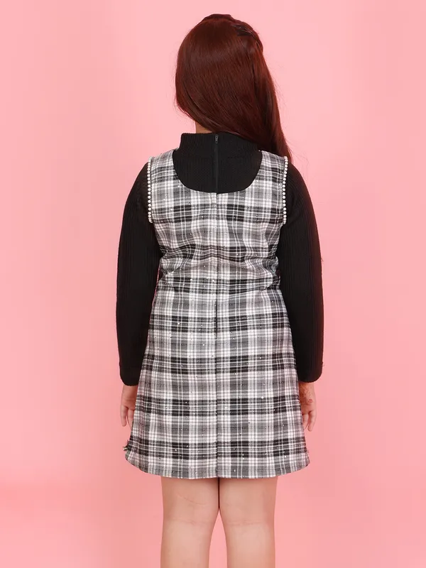 Cutecumber_Girls_Black_&_White_Plaid_Bow_Front_Sleeveless_Pinafore_Dress_Full_Sleeve_Knit_Sweater_Stylish_Checkered_A-Line_Layering_Outfit_for_Kids_&_Baby_Girls_Birthday_Party_Casual_(Age_1-15_Yrs)