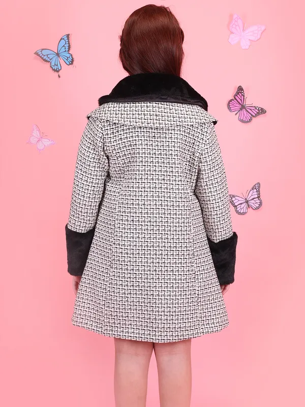 Cutecumber_Girls_Winter_Party_Outfit_Black_Knee_Length_Two_Piece_Long_Coat_Dress_A_Line_Tweed_Fabric_with_Fur_Collar_&_Cuff_Velour_Inner_Button_Closure_Stylish_for_Baby_Girls_&_Kids_Age_1_to_15_Yrs