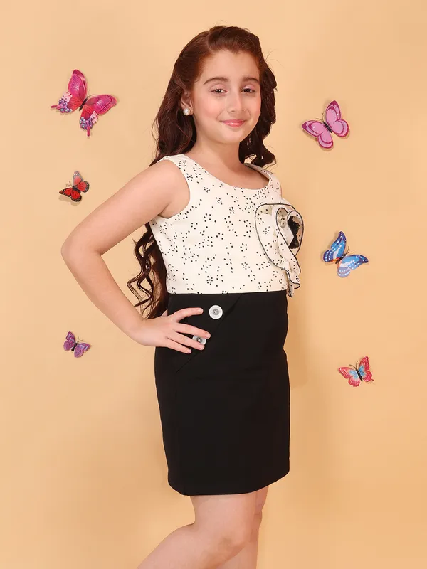 Cutecumber_Girls_Black_Summer_Party_&_Casual_Outfit,_Polyester_Shift_Dress_with_Floral_Applique,_Sleeveless,_Zip_Closure,_Elegant_Birthday_Dress_for_Baby_Girls_&_Kids_Age_1-15_Yrs