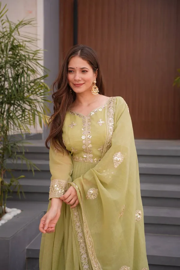 The_Lumina_Grace_Anarkali_Set