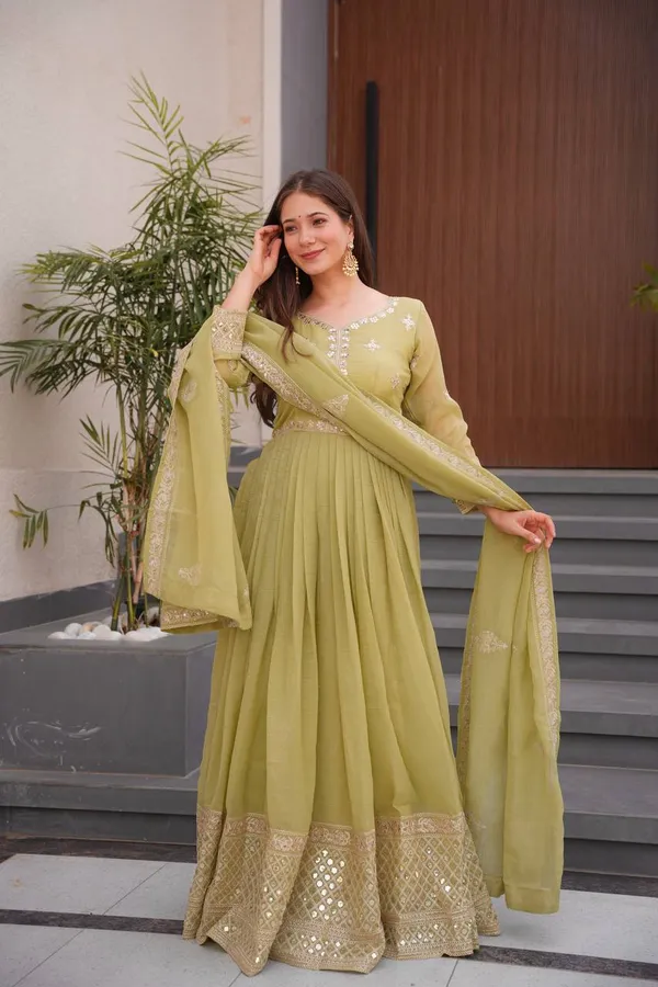 The_Lumina_Grace_Anarkali_Set