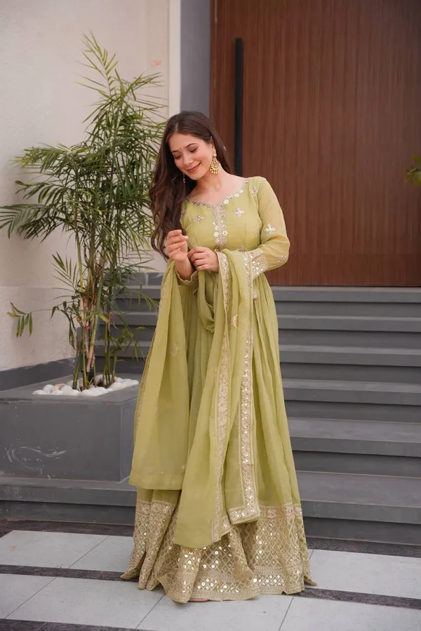 The_Lumina_Grace_Anarkali_Set