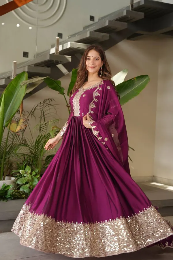 The_Royal_Velvet_Gown_Set
