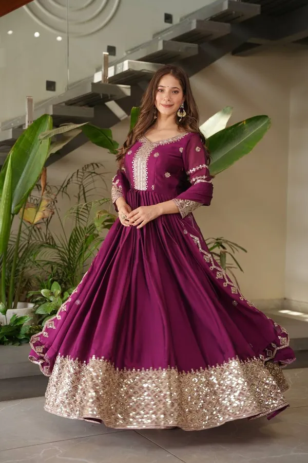 The_Royal_Velvet_Gown_Set