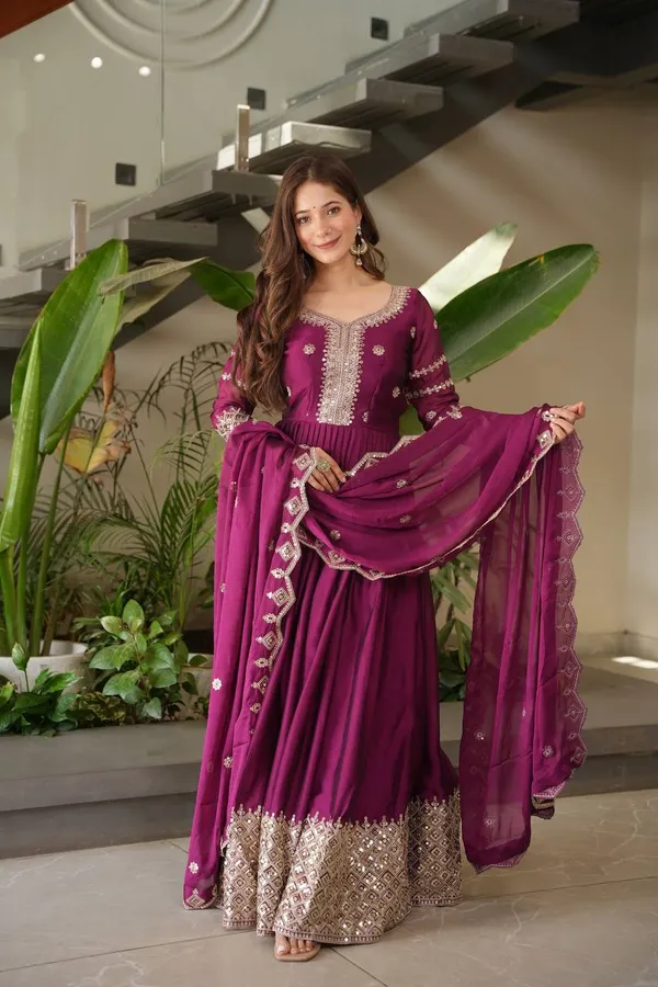 The_Royal_Velvet_Gown_Set