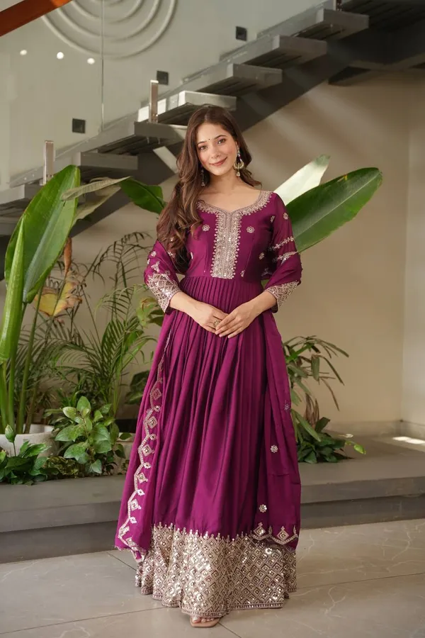 The_Royal_Velvet_Gown_Set