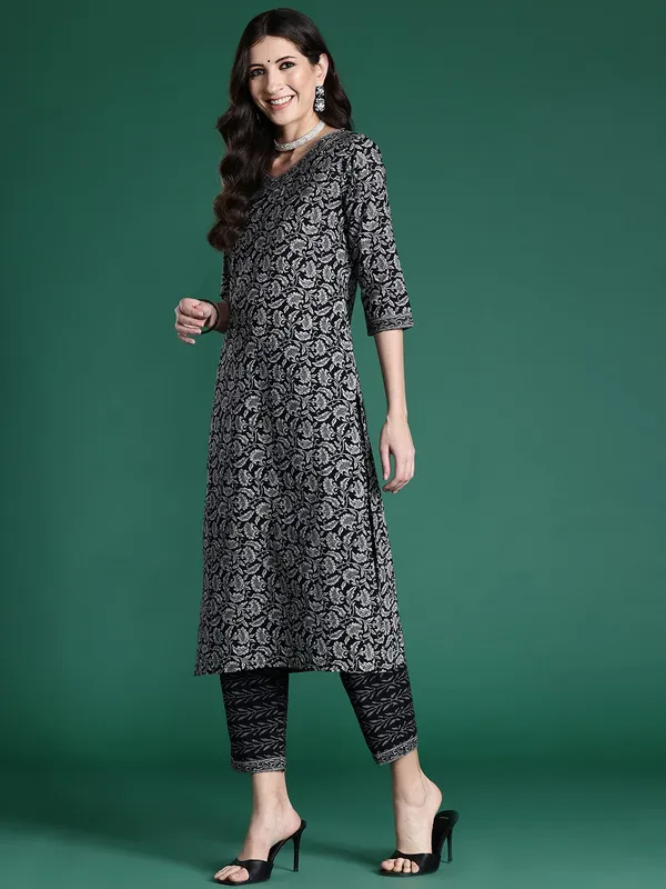 Black_Pure_Cotton_Ethnic_Motifs_Printed_Regular_Kurta_,_Trousers_&_Dupatta_For_Women