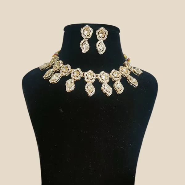 Dazzling_Gold-Tone_Teardrop_Necklace_and_Earrings_Set_with_Sparkling_Accents