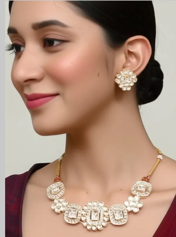 Elegant_Gold-Tone_Necklace_and_Earrings_Set_with_Sparkling_Clear_Gemstones