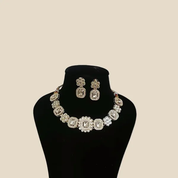Elegant_Gold-Tone_Necklace_and_Earrings_Set_with_Sparkling_Clear_Gemstones