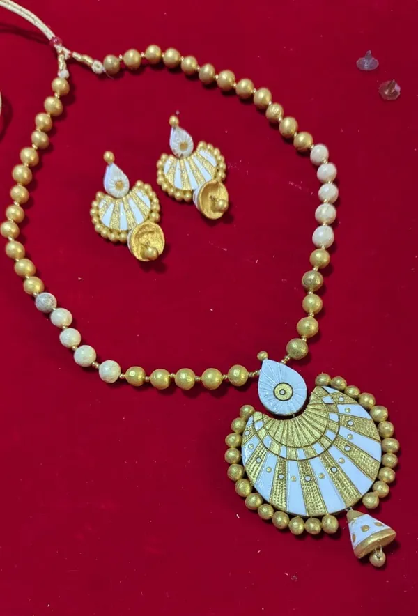 Artistic_Terracotta_&_Golden_Bead_Statement_Jewelry_Set