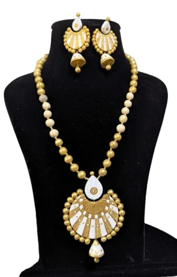 Artistic_Terracotta_&_Golden_Bead_Statement_Jewelry_Set
