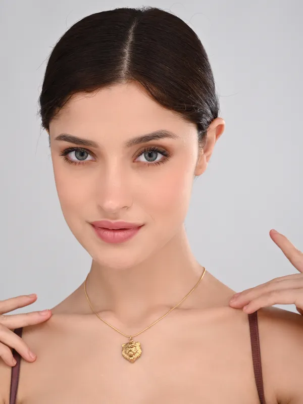 Bold_Gold_Lion_Head_Pendant_Necklace_on_Delicate_Chain