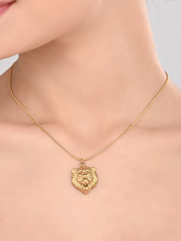 Bold_Gold_Lion_Head_Pendant_Necklace_on_Delicate_Chain