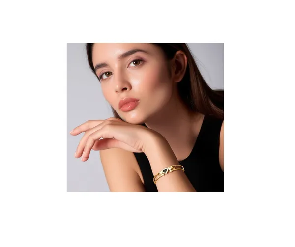Elegant_Heart-Adorned_Bangle