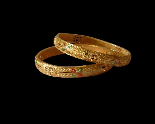Elegant_Gold-Toned_Bangle_Set_with_Intricate_Detailing(Set_of_2)