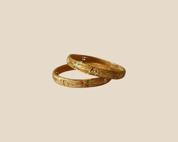 Elegant_Gold-Toned_Bangle_Set_with_Intricate_Detailing(Set_of_2)