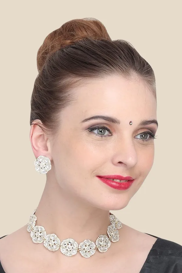White_Traditional_Sleek_Choker_Bridal_Necklace_&_Earring_Set_Embellished_With_Pearls_For_Women
