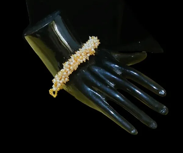 Elegant_Beaded_Jewelry_Set:_Necklace,_Earrings_&_Bracelet_-_White_&_Gold
