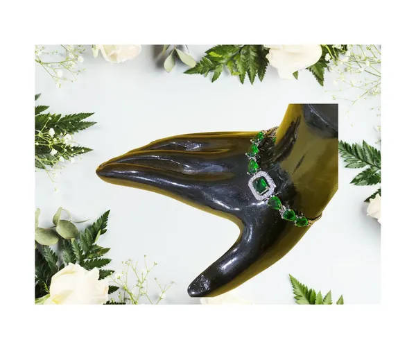 Elegant_Emerald_Green_and_Cubic_Zirconia_Bracelet