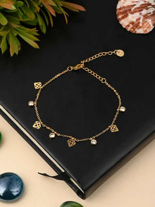 Elegant_Gold_Beaded_Bracelet_with_Geometric_Charms