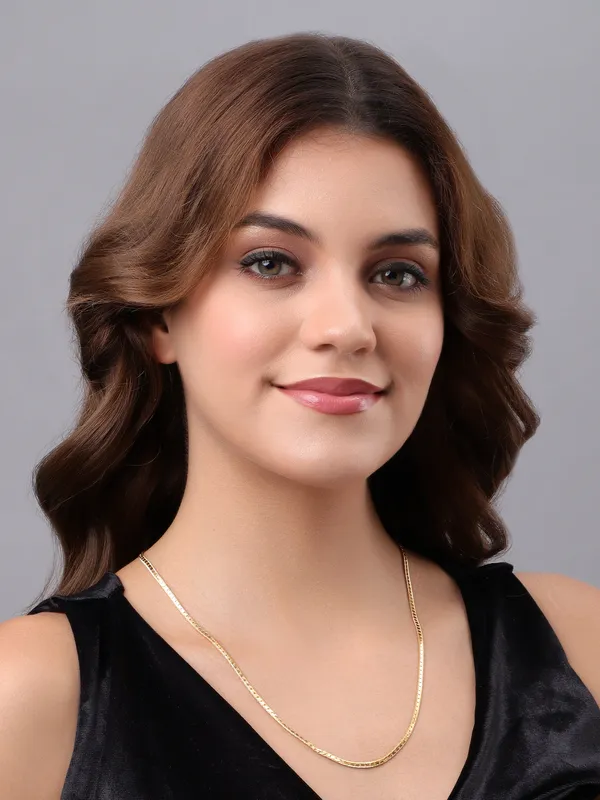 Elegant_Gold_Herringbone_Chain_Necklace_-_Classic_and_Versatile