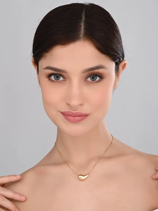 Elegant_Gold_Teardrop_Pendant_Necklace