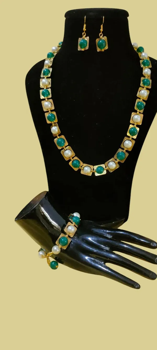 Elegant_Gold-Tone_Emerald_&_Pearl_Jewelry_Set