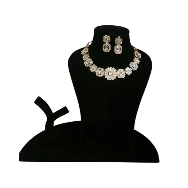 Elegant_Gold-Tone_Necklace_and_Earrings_Set_with_Sparkling_Clear_Gemstones