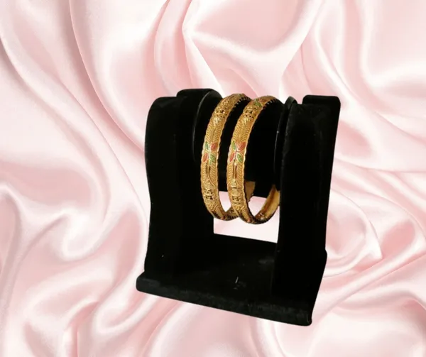 Elegant_Gold-Toned_Bangle_Set_with_Intricate_Detailing(Set_of_2)
