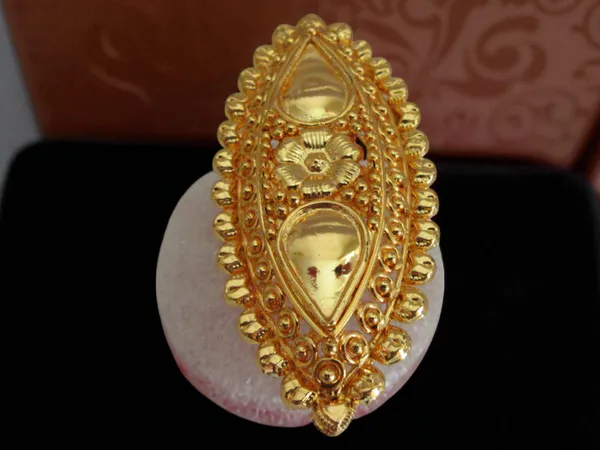 Elegant_Gold-Toned_Statement_Ring_with_Intricate_Detailing