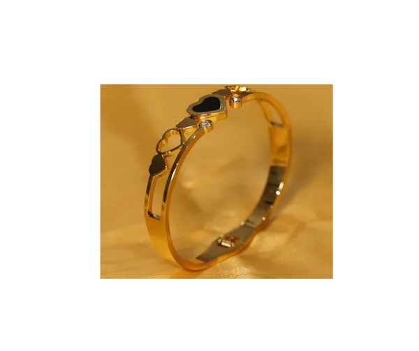 Elegant_Heart-Adorned_Bangle