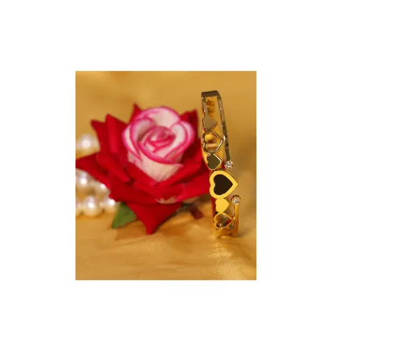 Elegant_Heart-Adorned_Bangle