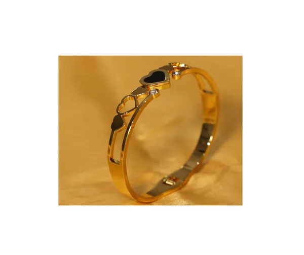 Elegant_Heart-Adorned_Bangle