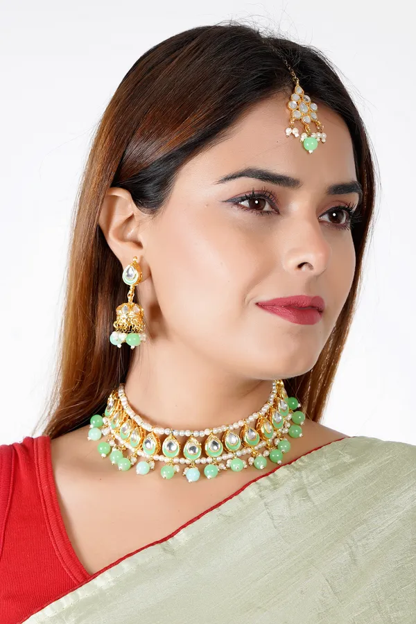 Elegant_Kundan_Choker_Necklace_Set_with_Mint_Green_Beads
