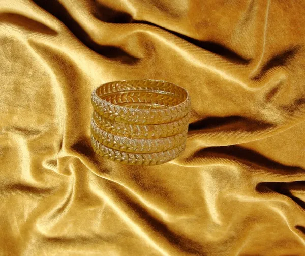 Elegant_Traditional_Gold_Color_Bangles_with_Detailed_Leaf_Motifs_(Set_of_4_)