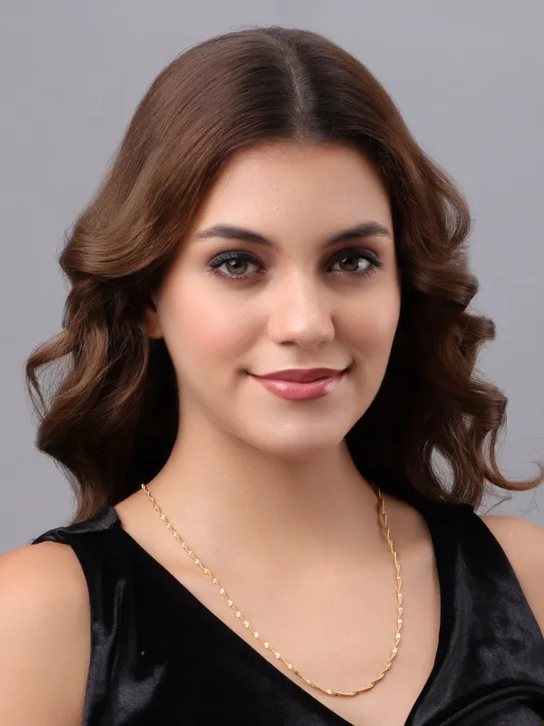 Elegant_Twisted_Gold_Chain_Necklace