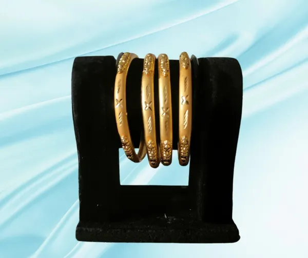 Exquisite_Gold-Plated_Bangle_Set_with_Textured_Accents_(Set_of_4)