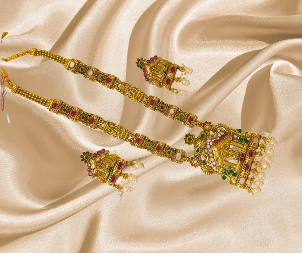 Exquisite_Gold-Plated_Temple_Jewelry_Set_with_Ruby,_Emerald,_and_Pearl_Accents