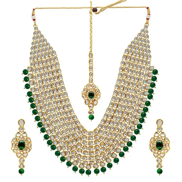 Exquisite_Kundan_&_Emerald_Green_Bridal_Necklace_Set_with_Maang_Tikka_and_Earrings