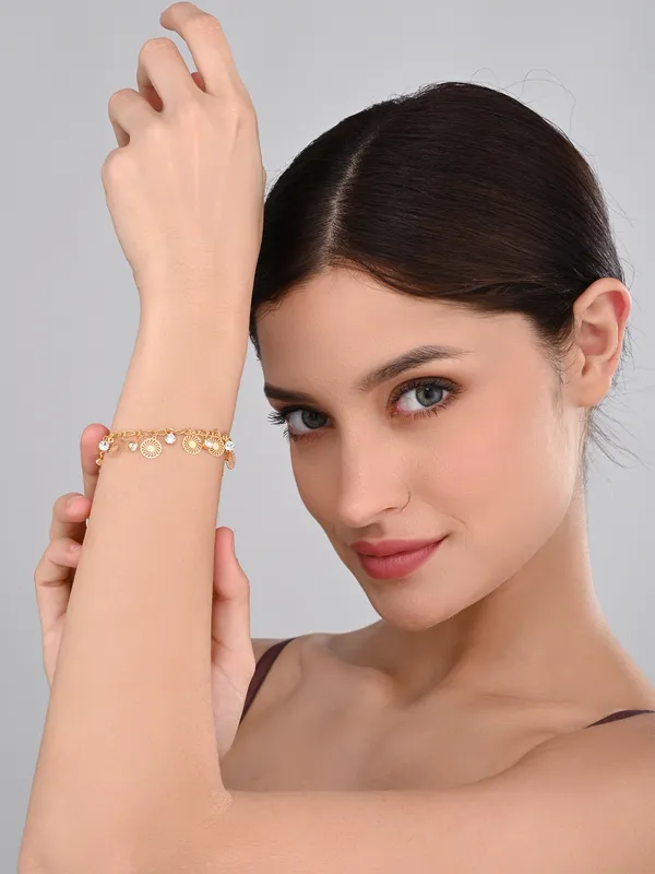 Fashionable_Gold_Bracelet_Featuring_Delicate_Floral_Charms_and_Gems