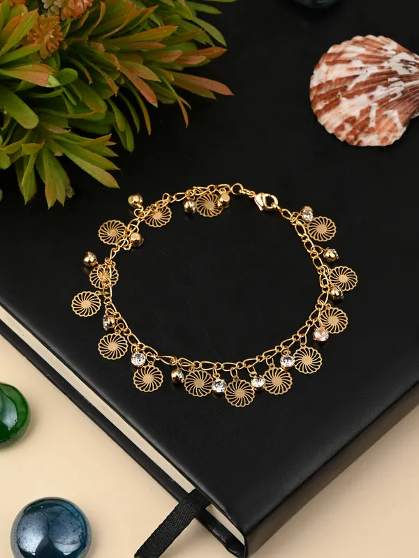 Fashionable_Gold_Bracelet_Featuring_Delicate_Floral_Charms_and_Gems