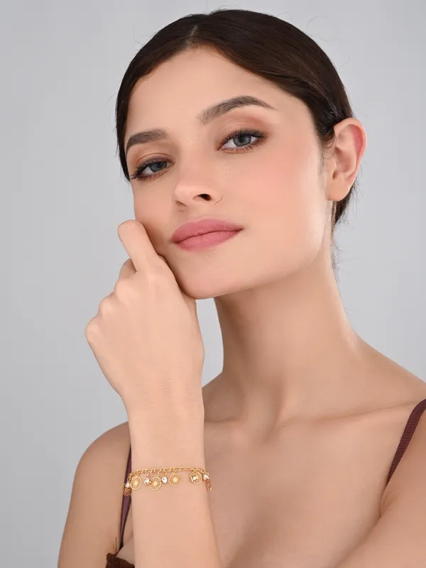 Fashionable_Gold_Bracelet_Featuring_Delicate_Floral_Charms_and_Gems